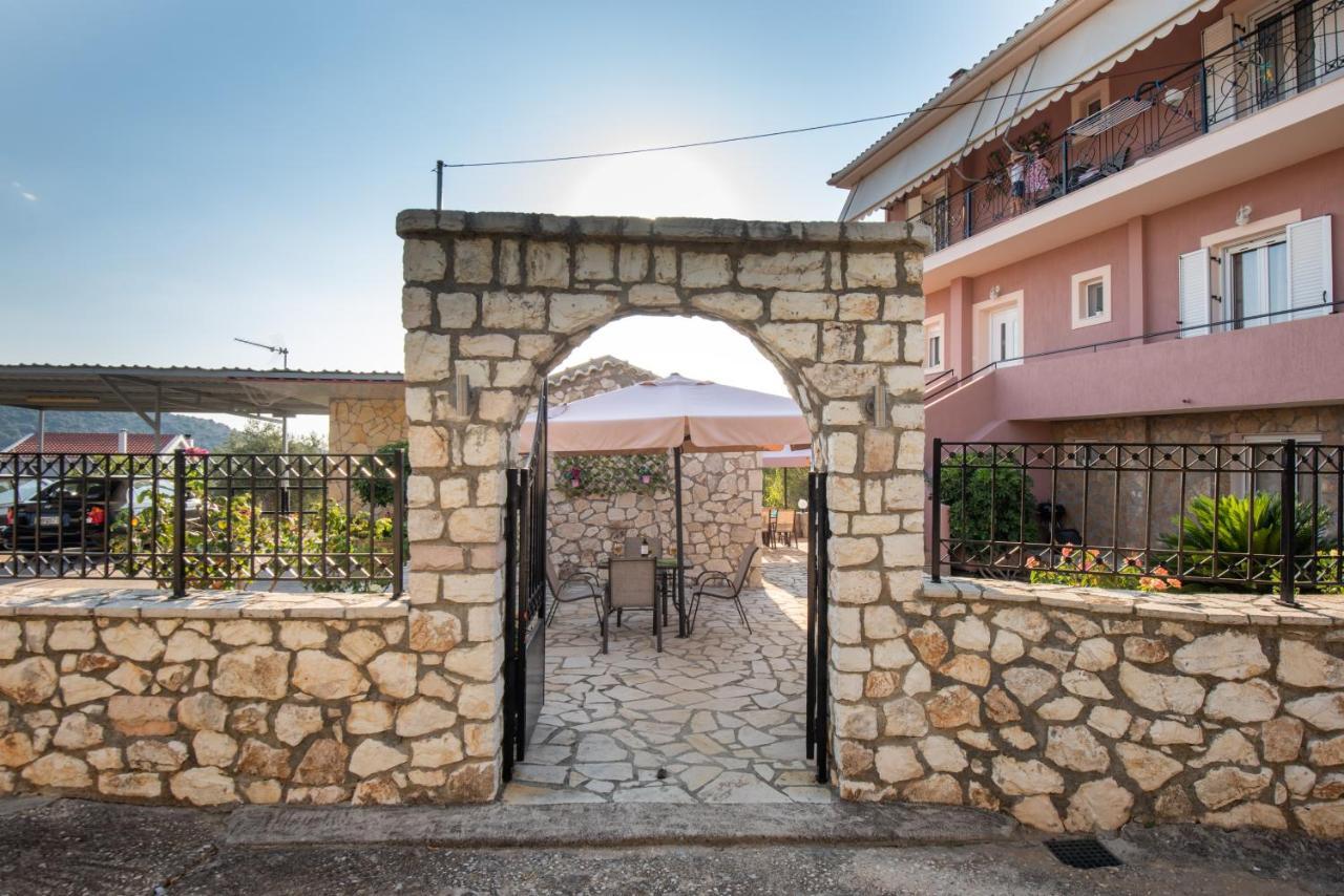 Sofia'S Apartments Razata Экстерьер фото