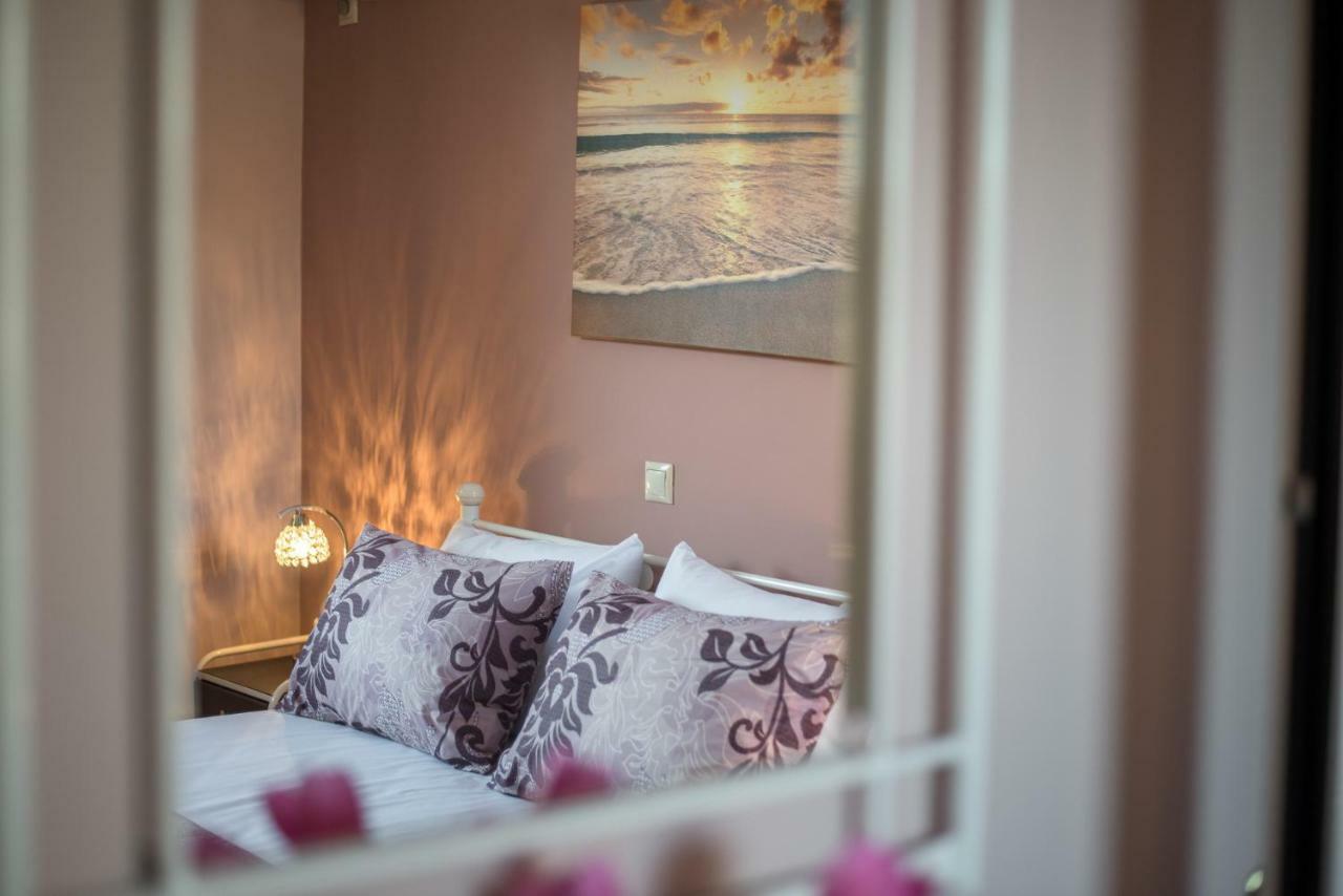 Sofia'S Apartments Razata Экстерьер фото